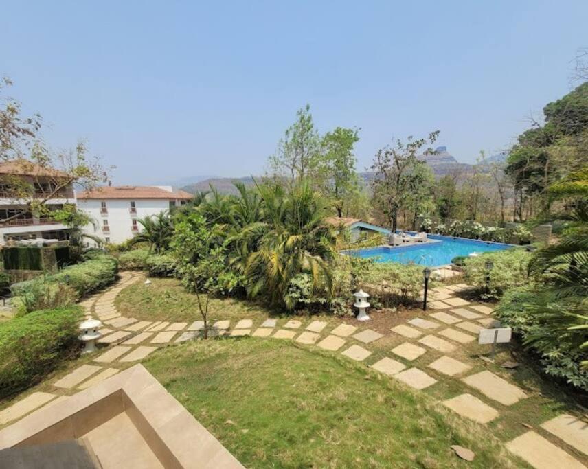 'the Mountain Majesty': Cozy 1 Bhk *