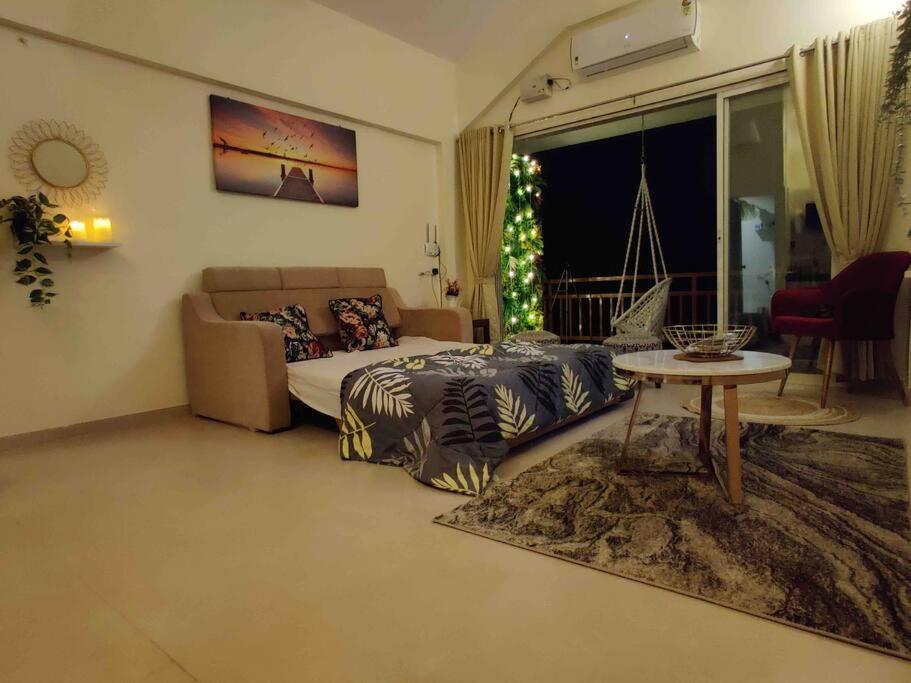 'the Mountain Majesty': Cozy 1 Bhk Apartment